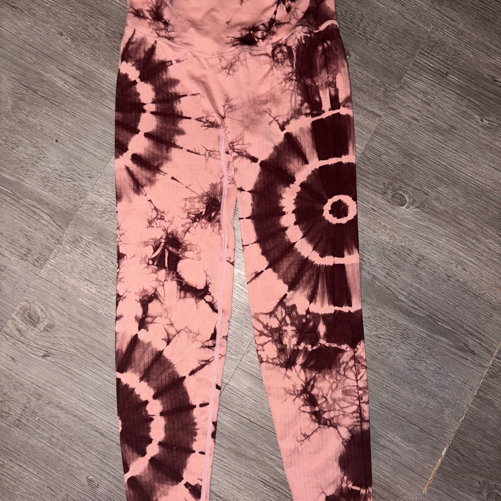 VS Tie Dye Legging Set - Picture 4 of 8